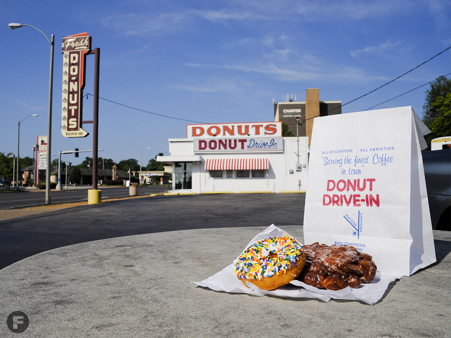 Donut Shop: Donut Drive-In